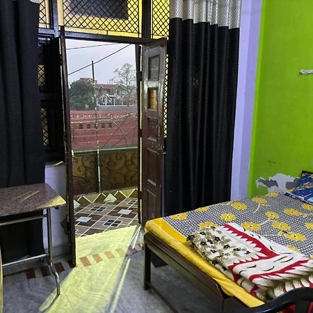 Maatu Shri Comfort Stay-Guest House Матхура Экстерьер фото
