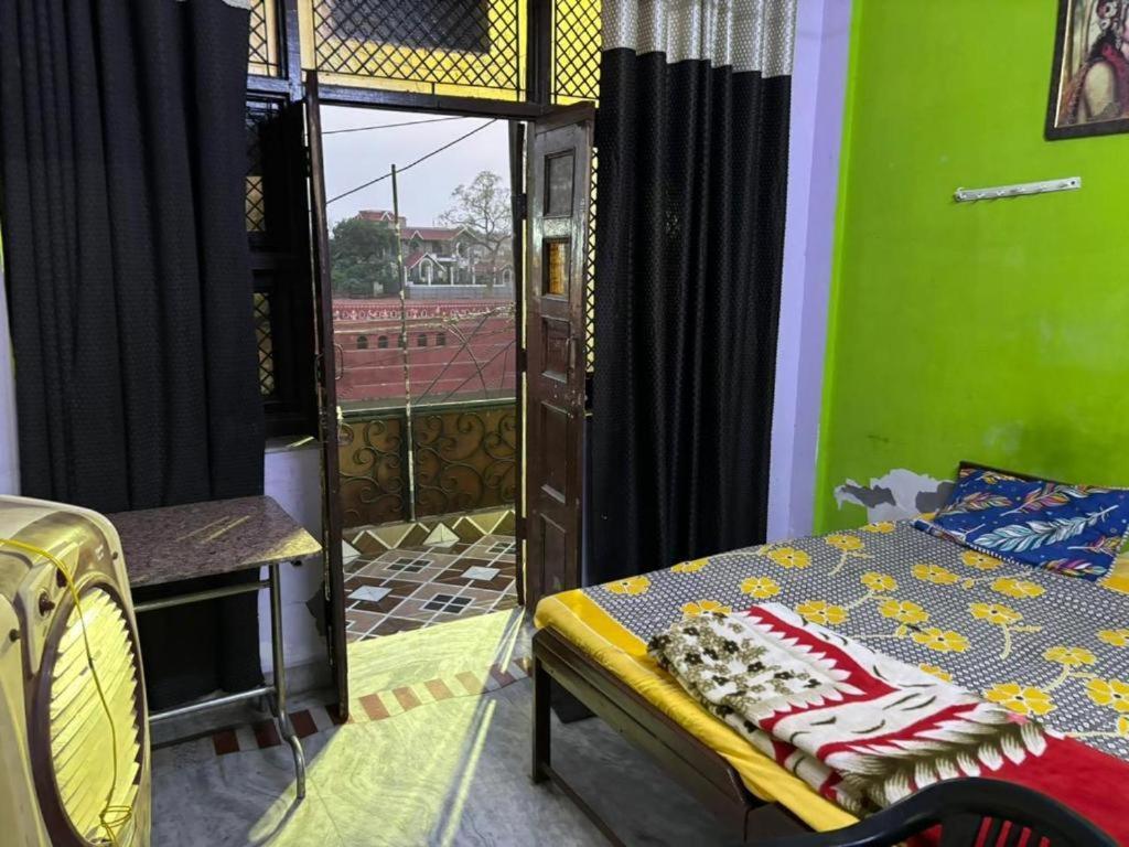 Maatu Shri Comfort Stay-Guest House Матхура Экстерьер фото