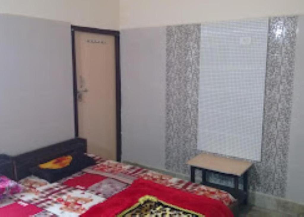 Maatu Shri Comfort Stay-Guest House Матхура Экстерьер фото