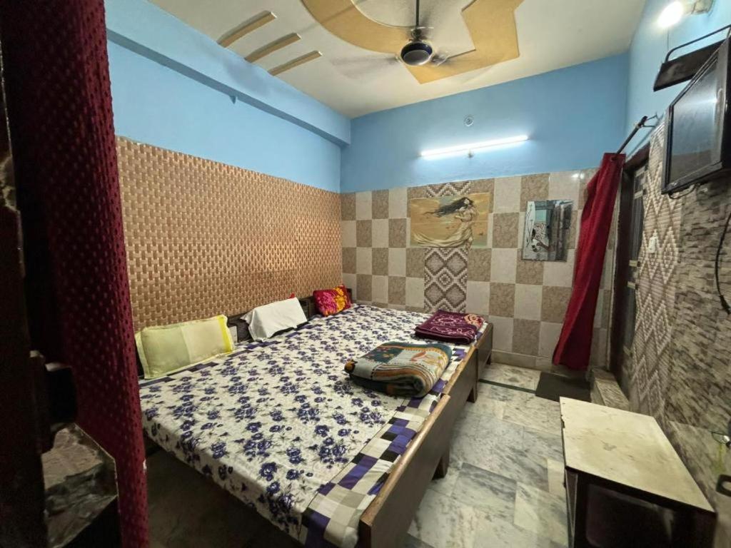 Maatu Shri Comfort Stay-Guest House Матхура Экстерьер фото